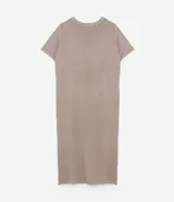 Vestido midi estilo remera confeccionado en algodón con efecto desteñido, mangas cortas y cuello redondo.