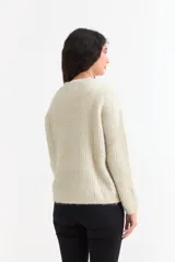 Sweater de punto con acabado brillante de lurex, cuello redondo y mangas largas, de corte holgado.