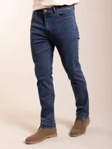 Pantalón de jean negro de corte recto.