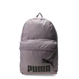 Mochila Puma color violeta con textura jaspeada, cuenta con un compartimento principal amplio y un bolsillo frontal con cierre, ambos con tiradores metálicos. Presenta el logo de la marca estampado en color negro en la parte inferior frontal.