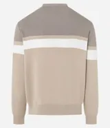 Suéter de punto con diseño de bloques de color horizontal en tonos beige, blanco y verde oscuro, cuello redondo y manga larga.