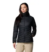 Chaqueta híbrida para mujer, con cuerpo acolchado con aislamiento sintético y paneles laterales elásticos. Presenta cierre frontal completo, cuello alto con protección para la barbilla, bolsillos laterales con cierre y dobladillo ajustable.