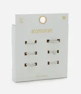 Kit de seis anillos de metal en tono plateado con texturas variadas, incluyendo un modelo con piedra de zirconia en forma de gota y otros diseños lisos y ondulados.