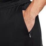 Short deportivo Nike Strike negro con paneles laterales en gris y logo blanco estampado. Confeccionado con tecnología Dri-FIT para mantener la transpirabilidad y la comodidad.