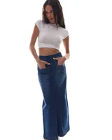 Falda larga de denim azul oscuro, de corte recto y tiro alto.