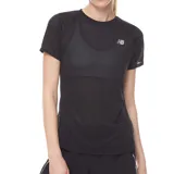 Remera deportiva New Balance negra de poliéster con tecnología de secado rápido ICEx y tejido de malla para mayor transpirabilidad.