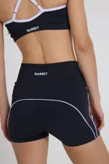 Minishort deportivo negro con cintura alta y detalles de recortes blancos.