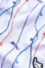 Short de baño blanco con estampado de cadenas y charms Polonio. Confeccionado en tejido de poliéster y elastano, liviano, flexible y de secado rápido. Presenta cintura elástica con cordón regulable, bolsillos laterales y bolsillo trasero con cierre.