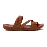 Sandalias bajas color crema con tiras cruzadas y hebillas ajustables.