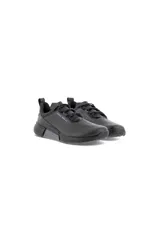 Zapatilla de golf Ecco modelo Biom H4, color negro, con suela gruesa y detalles en gris. Presenta un diseño moderno y deportivo con cordones.