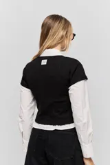 Remera de manga corta confeccionada en tejido de rib, con cuello redondo y ajuste al cuerpo.