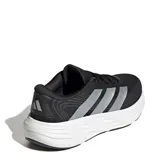 Championes de running Adidas Galaxy 8 W para mujer, de color negro con las clásicas tres tiras en tono plateado y una suela de plataforma blanca con amortiguación texturizada.