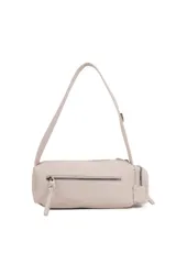 Cartera tipo baguette de cuero sintético negro, con correa de hombro ajustable. Presenta múltiples cierres frontales, detalles de hebillas decorativas y tachas plateadas. El logo "Oreiro Love" está grabado en la parte superior.