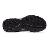 Championes de trekking Columbia modelo Crestwood, color gris con detalles en negro y turquesa. Confeccionados con una combinación de cuero y malla, cuentan con entresuela ligera Techlite para mayor amortiguación y suela de goma Omni-Grip para una tracción superior.
