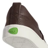 Championes Cariuma sin cordones, color marrón, confeccionados con bambú sostenible y plásticos reciclados.