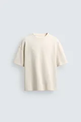 Sudadera de manga corta con corte relajado, confeccionada en tejido interlock de algodón con elasticidad y cuello redondo.