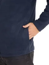 Campera polar de hombre con cierre frontal completo, cuello alto y bolsillos laterales. Presenta el logo de la marca CAT bordado en un parche en el pecho izquierdo.