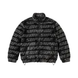 Campera de polar Supreme Repeat Jacquard Fleece, color negro, con cierre frontal completo, bolsillos laterales con cierre y estampa con repetición del logo de la marca en gris.