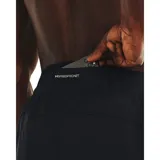 Short deportivo Under Armour modelo Launch Pro 5, de color negro, con tejido ultraligero y elástico, cintura elástica con cordón interno y forro de malla transpirable.