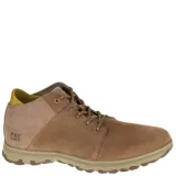Botas Caterpillar modelo Science Mid, de caña media, confeccionadas en cuero nobuck color marrón con paneles laterales texturizados en tono beige. Presentan cierre con cordones, cuello acolchado en color mostaza y suela de goma dentada para mayor tracción.