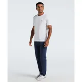 Remera blanca de cuello redondo para hombre, confeccionada en algodón orgánico. Presenta un corte entallado y el logo de Original Penguin en el pecho.