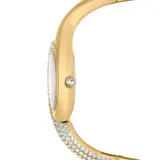 Reloj con brazalete rígido dorado con cristales incrustados, esfera blanca con tres cristales indicadores y agujas doradas.