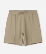 Bermuda deportiva Get Over de microfibra color verde militar, con cintura elástica y cordón ajustable, bolsillos laterales funcionales y recortes delanteros.