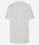 Remera de algodón blanca con cuello redondo y manga corta. Presenta un estampado frontal del personaje Edna Moda de la película Los Increíbles, acompañado de lettering en negro y rojo.