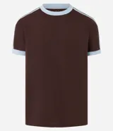 Remera de algodón color celeste con cuello redondo y bordes de mangas en color blanco. Presenta diseño de rayas dobles blancas en los hombros y mangas.