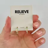 Aros dorados pequeños de plata 925 con diseño de ojo turco en colores pastel.