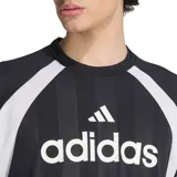 Remera deportiva Adidas M Tiro Jrsy de color negro con bandas blancas en los hombros y mangas, y el logo de la marca estampado en el pecho.