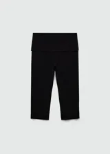 Leggings tipo capri de tiro alto, confeccionados en tejido elástico con cintura con goma elástica y diseño entallado.