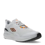 Championes Umbro de diseño deportivo y urbano, confeccionados en mesh respirable con refuerzos sintéticos. Presentan una combinación de colores gris claro con detalles en naranja y negro. Cuentan con suela de EVA con base de goma para mayor amortiguación y tracción.
