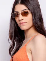 Top de bikini con triángulos fijos, breteles finos regulables, gancho en espalda, forro interior y copas desmontables. Diseño con textura animal print color celeste.