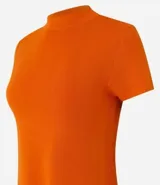 Blusa de punto color celeste, con cuello alto, manga corta y malla texturizada.