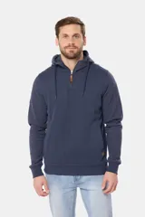 Canguro deportivo azul melange con capucha, medio cierre frontal con tirador de cuero sintético, cordones ajustables y bolsillo tipo canguro.