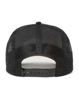 Gorra trucker Goorin Bros modelo The Giraffe, color negro, con frente estructurado y red trasera. Presenta un parche frontal bordado con diseño de jirafa y la palabra "HIGH".