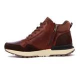 Bota casual de hombre estilo urbano, confeccionada en una combinación de cuero y paneles de malla técnica. Presenta cordones reforzados, cuello acolchado para mayor confort y una suela de goma dentada con entresuela en contraste.