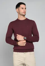 Sweater Arrow de algodón color bordó, con cuello redondo y logo bordado en el pecho.