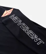 Remera de manga larga color negro, con cuello redondo y diseño estampado con lettering en el frente, espalda y mangas.
