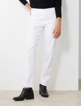 Jegging elastizado blanco, de corte recto, con pretina ancha elastizada, bolsillos delanteros simulados y bolsillos traseros aplicados.