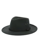 Sombrero tipo fedora de color verde oscuro, confeccionado en canvas engrasado resistente al agua. Presenta una banda decorativa trenzada en tono oscuro alrededor de la copa y detalles de ojales metálicos laterales.
