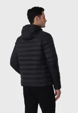 Campera acolchada reversible color bordó con interior gris, cierre frontal con cremallera, cuello alto y logo bordado en el pecho.