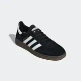 Championes Adidas Handball Spezial negros con detalles en blanco y suela de goma color caramelo.