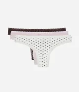 Kit de tres bombachas tipo colaless de algodón, con terminaciones de encaje y diseño de corazones. Incluye una prenda marrón, una rosa claro y una blanca con estampado de corazones.