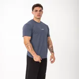 Remera blanca de corte slim fit, confeccionada en algodón con elastano, con cuello redondo y pequeño bordado negro en el pecho con la palabra "GAINS.".