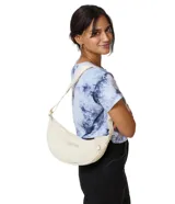 Bolso tipo bandolera Jansport, diseño curvo en color bordó, con correa ajustable y bolsillo frontal con cierre.