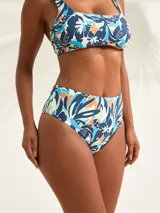 Conjunto de bikini de tiro alto con estampado tropical en tonos azul, blanco y naranja.