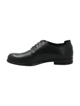 Zapato de vestir tipo oxford para hombre, confeccionado en cuero italiano de color marrón oscuro con acabado pulido. Presenta cierre mediante cordones, punta redonda y suela de poliuretano con tacón bajo.