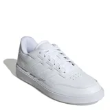 Championes Adidas Courtblock de estilo urbano, confeccionados en material sintético imitación cuero de color blanco. Presentan el diseño clásico de las tres tiras laterales, cierre con cordones y suela de goma resistente.